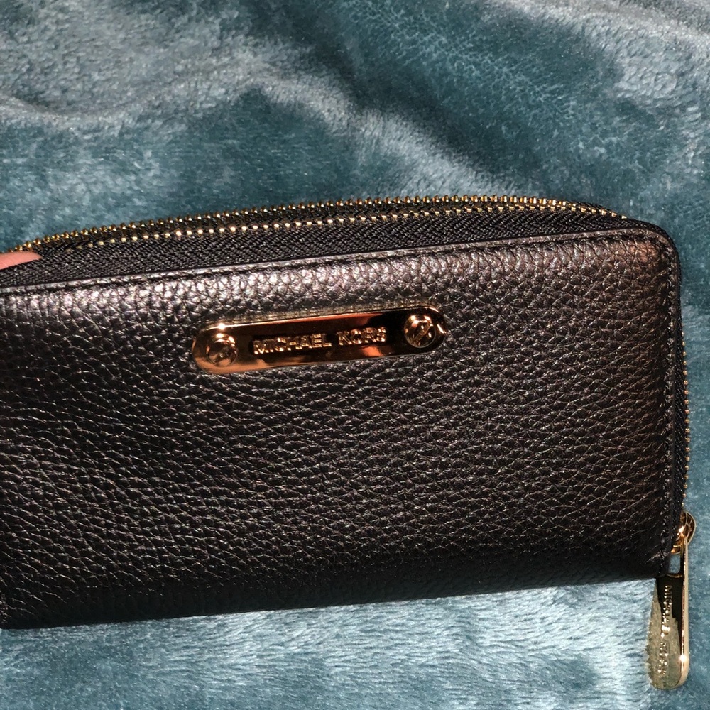 Michael kors wallet